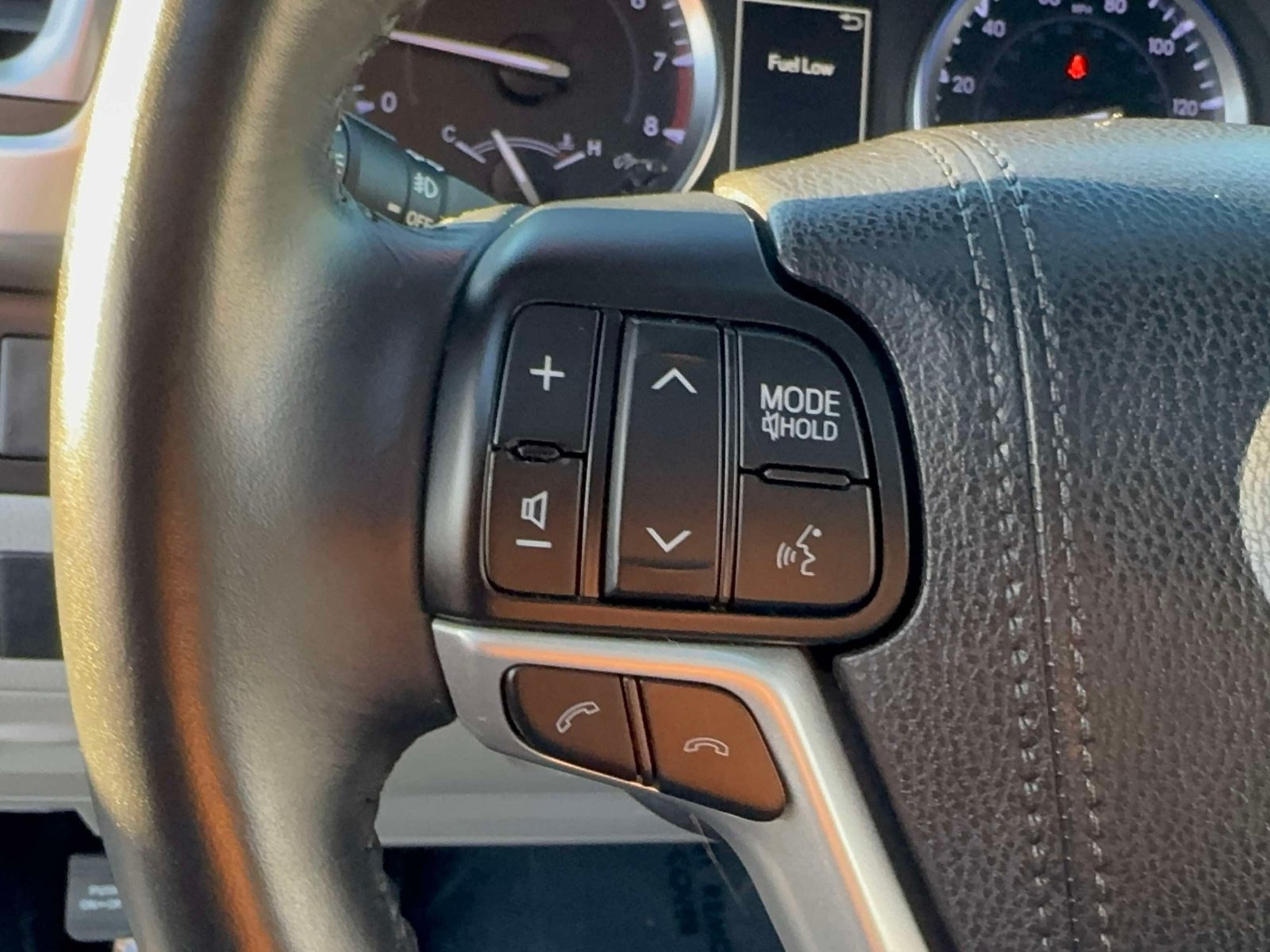 Used 2018 Toyota Highlander XLE AWD/4WD image 17