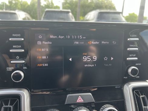 Used 2022 Kia Sorento LX FWD image 23