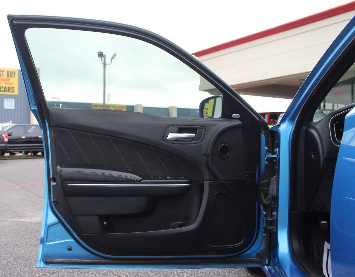 Used 2016 Dodge Charger R/T RWD image 16