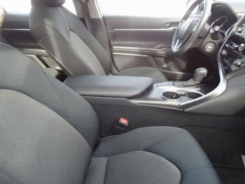 Used 2022 Toyota Camry LE image 10