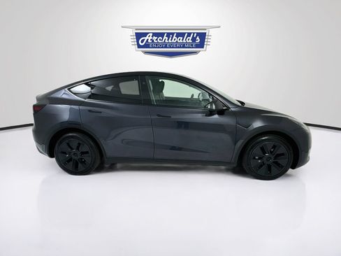 Used 2024 Tesla Model Y Long Range AWD/4WD image 8