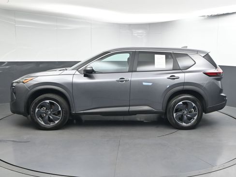 Used 2024 Nissan Rogue SV image 5
