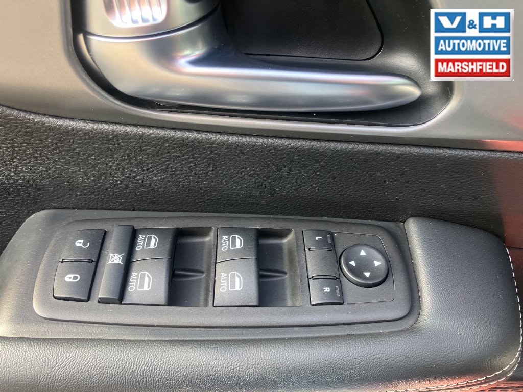 Used 2025 Chrysler Pacifica Select FWD image 17