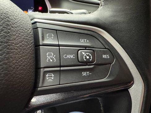 Used 2022 Jeep Grand Cherokee Altitude AWD/4WD image 15