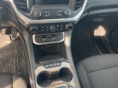 Used 2023 GMC Acadia SLE w/ Driver Convenience Package image 10