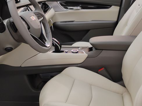 New 2025 Cadillac XT6 Premium Luxury w/ LPO, Floor Liner Package image 31