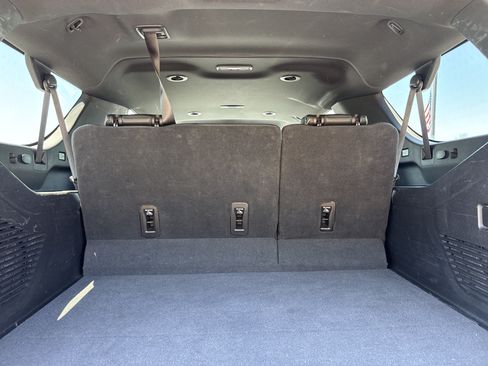 Used 2023 Chevrolet Suburban Premier AWD/4WD image 33