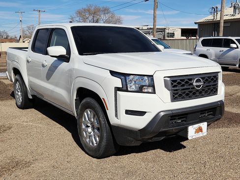 Used 2023 Nissan Frontier SV image 5