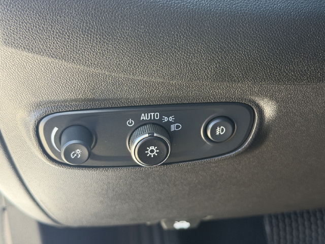 Used 2024 Chevrolet Equinox Premier FWD image 19