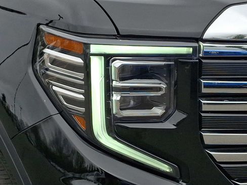 Used 2025 GMC Sierra 1500 SLT image 9