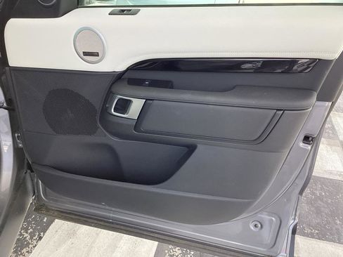Used 2025 Land Rover Discovery S AWD/4WD image 26