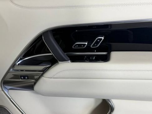 Used 2025 Land Rover Range Rover Autobiography AWD/4WD image 32