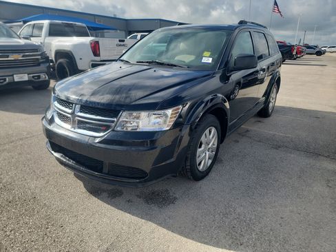 Used 2020 Dodge Journey SE w/ SE Popular Equipment Group FWD image 1