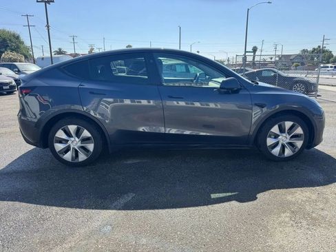 Used 2024 Tesla Model Y Long Range AWD/4WD image 8