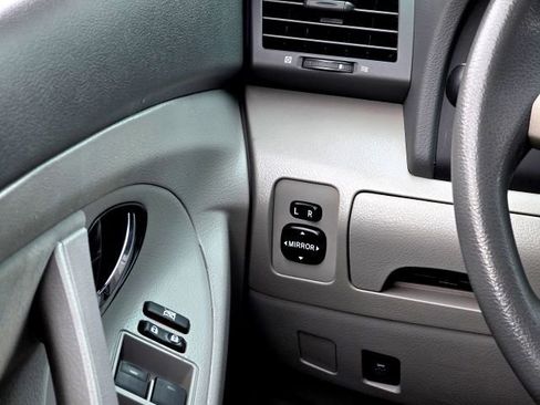 Used 2011 Toyota Camry LE image 16