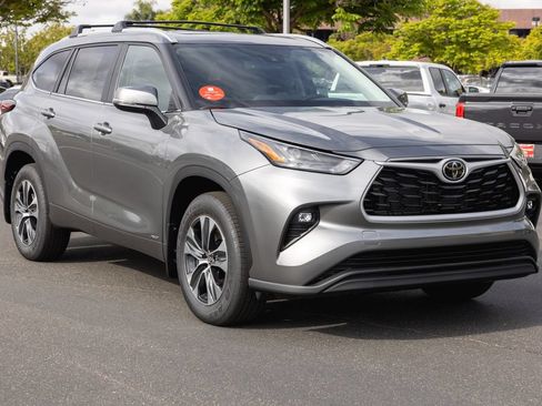 New 2026 Toyota Highlander XLE AWD/4WD image 3