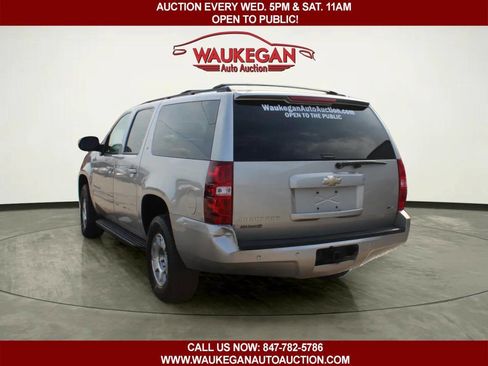 Used 2008 Chevrolet Suburban LT w/ LT Preferred Equipment Group image 5