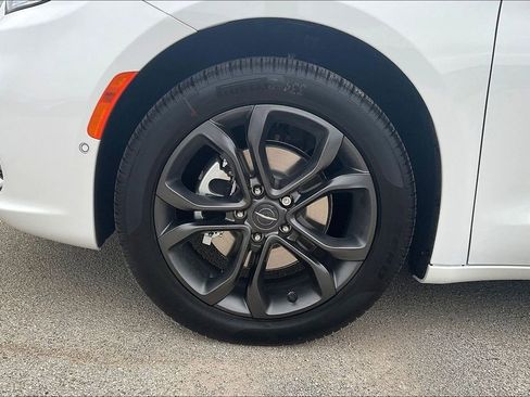 New 2026 Chrysler Pacifica Select image 37