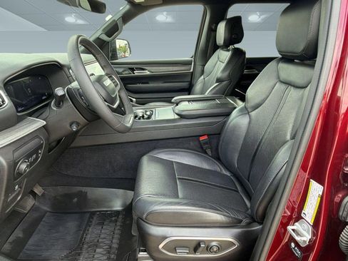 Used 2024 Jeep Wagoneer L Series II w/ Flexible Seating Group RWD image 5