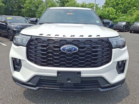 Certified 2025 Ford Explorer ST-Line w/ Premium Package AWD/4WD image 3