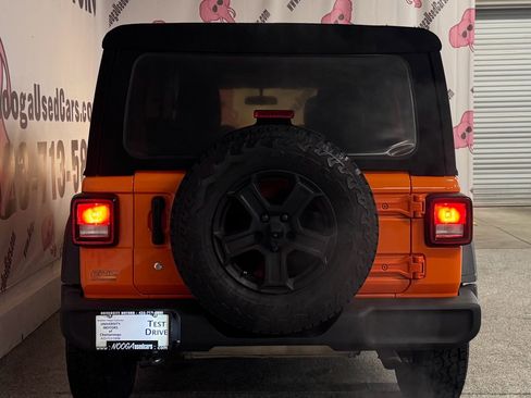 Used 2018 Jeep Wrangler Unlimited Sport S image 11