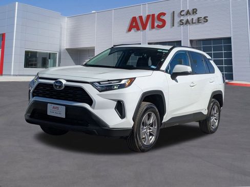 Used 2025 Toyota RAV4 XLE image 1