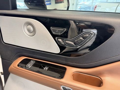 Used 2025 Lincoln Aviator Reserve w/ Equipment Group 201A AWD/4WD image 31