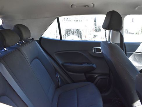 Used 2022 Hyundai Venue SE image 24