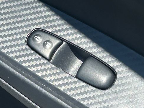Used 2025 Nissan Sentra SV FWD image 33