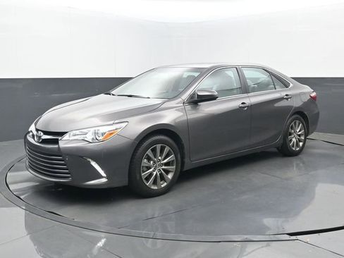 Used 2017 Toyota Camry XLE FWD image 8