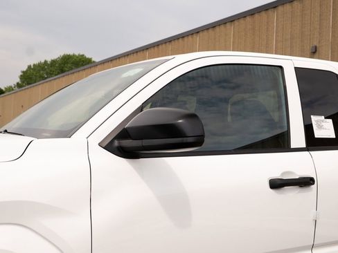 Used 2025 Toyota Tacoma SR image 9