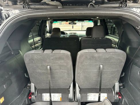 Used 2018 Ford Explorer XLT w/ Equipment Group 201A image 6