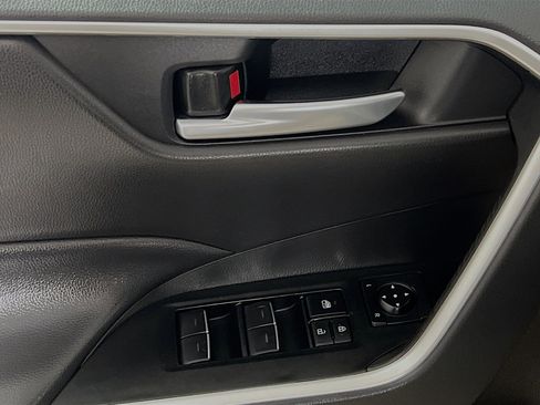 Used 2025 Toyota RAV4 XLE image 17