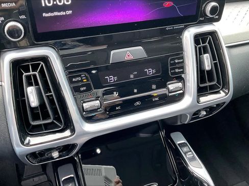 Used 2022 Kia Sorento SX image 32