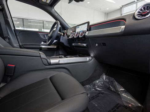 Used 2024 Mercedes-Benz GLB 250 w/ Exclusive Package image 17