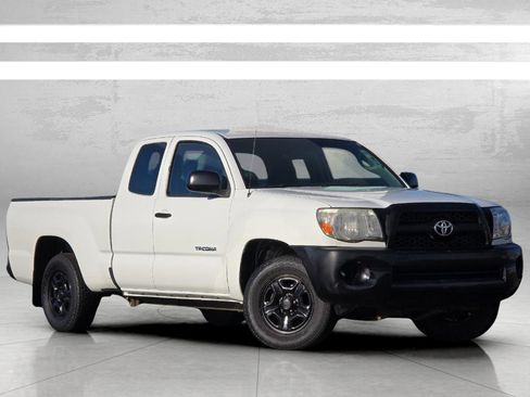 Used 2011 Toyota Tacoma PreRunner image 2