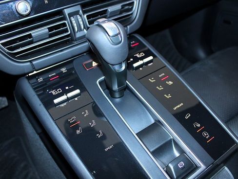 Used 2023 Porsche Macan image 14