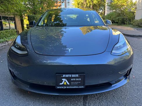 Used 2020 Tesla Model 3 Standard Range Plus image 3
