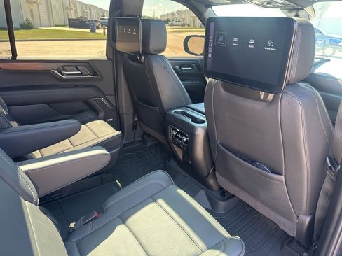 Used 2025 GMC Yukon Denali w/ Denali Reserve Package image 47