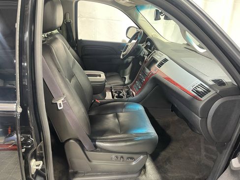 Used 2012 Cadillac Escalade Luxury image 10
