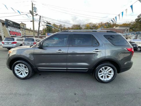 Used 2015 Ford Explorer XLT w/ Equipment Group 202A image 9