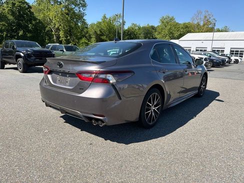 Used 2024 Toyota Camry SE FWD image 5