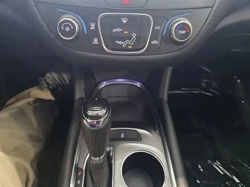 Used 2018 Chevrolet Malibu LT image 21