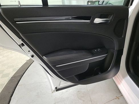 Used 2023 Chrysler 300 S image 22