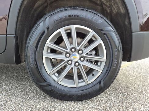 Used 2023 Chevrolet Traverse LT w/ LPO, Floor Liner Package AWD/4WD image 9