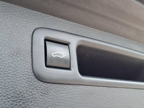 Used 2022 Toyota Highlander LE AWD/4WD image 26