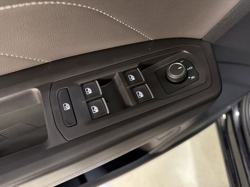 Certified 2023 Volkswagen Atlas Cross Sport SEL R-Line AWD/4WD image 19
