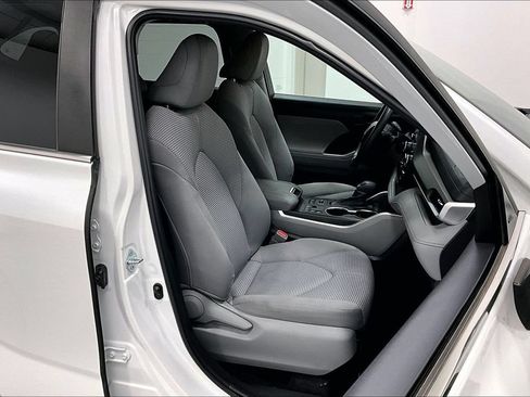 Used 2023 Toyota Highlander L AWD/4WD image 9
