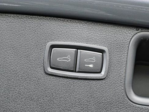 New 2026 Porsche Macan AWD image 32