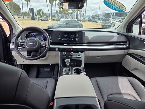 Used 2024 Kia Carnival LX FWD image 14